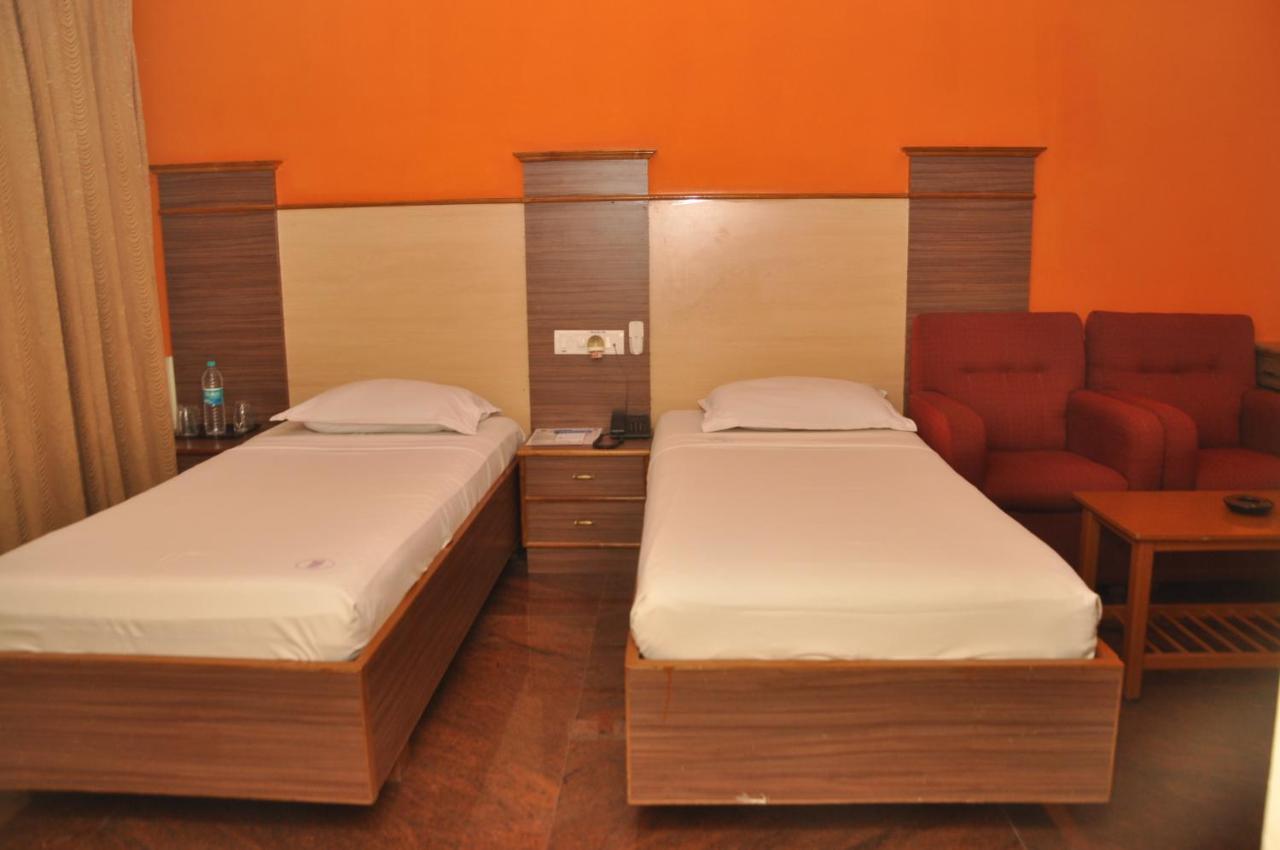 Hotel Pams Mayiladuthurai Extérieur photo